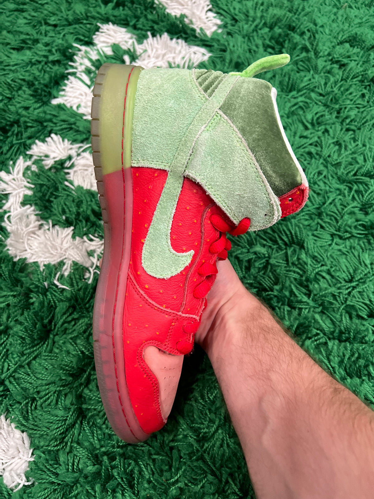 Nike SB Dunk High Strawberry Cough (Preowned 8.5M)