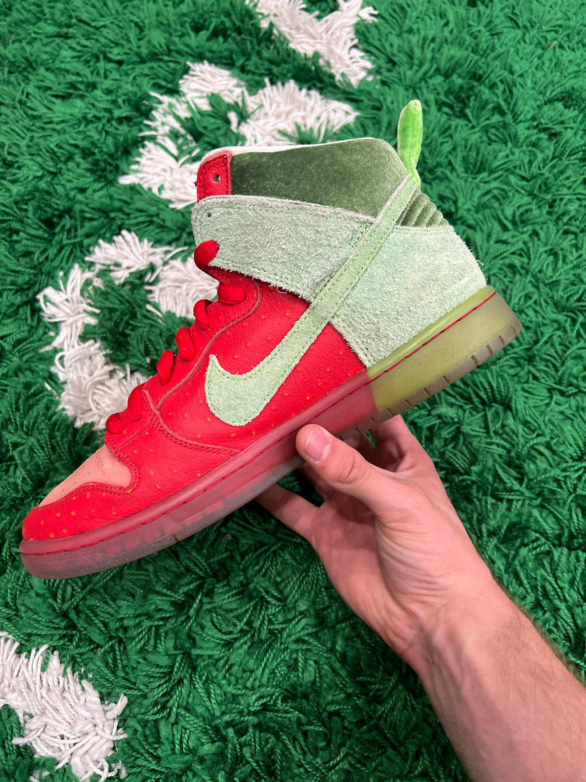 Nike SB Dunk High Strawberry Cough (Preowned 8.5M)