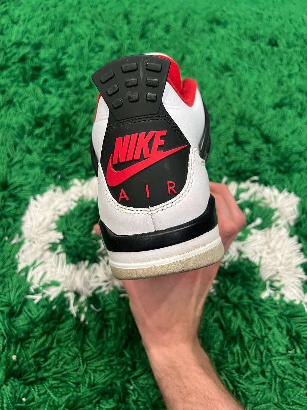 Jordan 4 Fire Red (2020) (Preowned 9.5M)