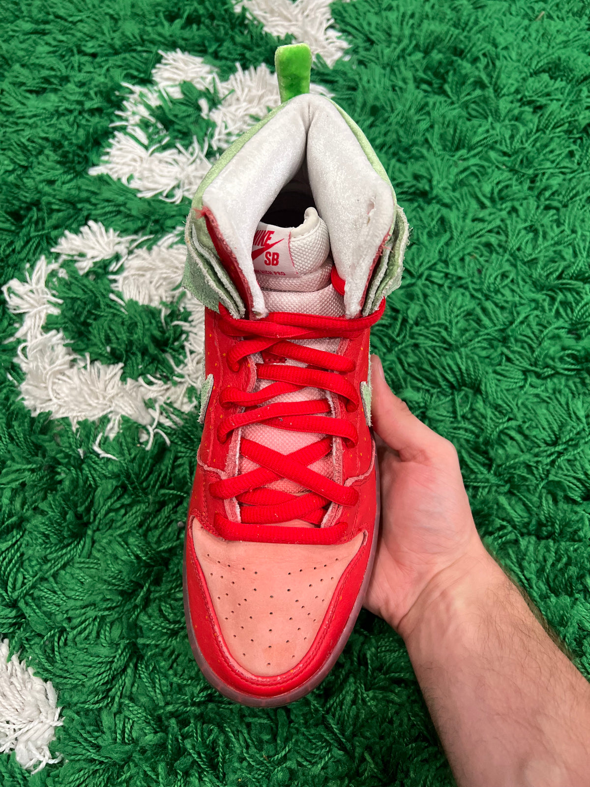 Nike SB Dunk High Strawberry Cough (Preowned 8.5M)