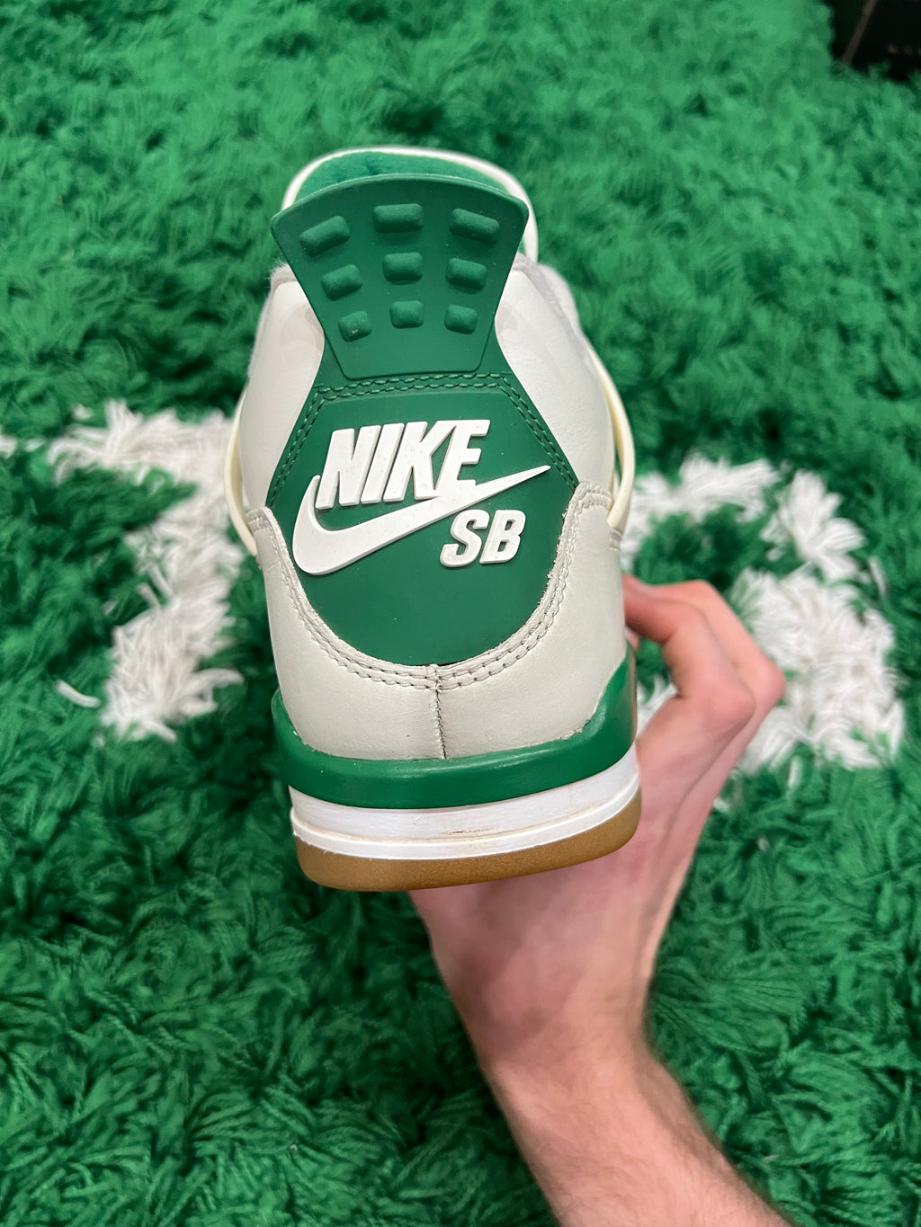 Jordan 4 SB Pine Green (Preowned 8.5M)