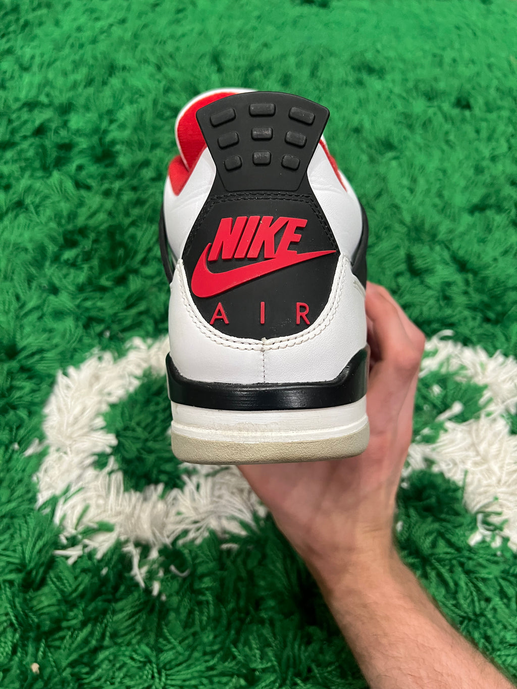 Jordan 4 Fire Red (2020) (Preowned 9.5M)