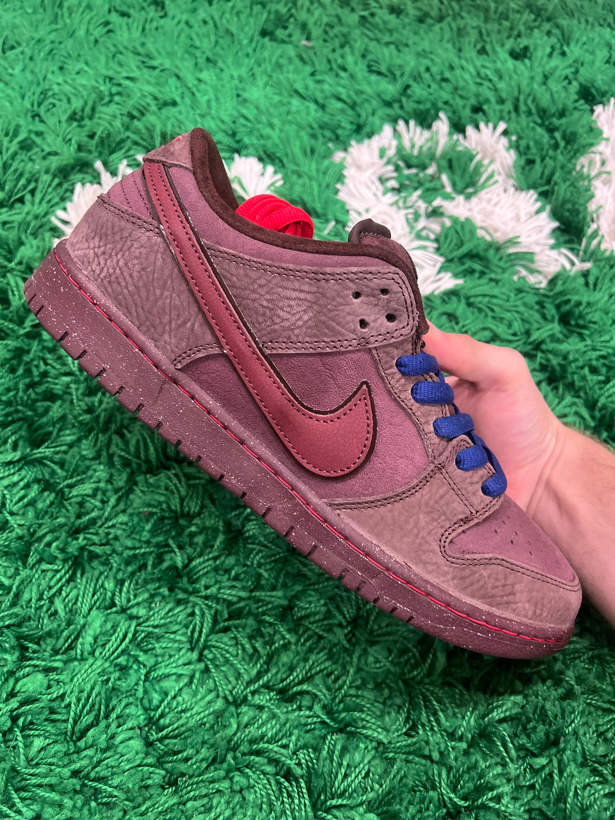 Nike SB Dunk Low City of Love Burgundy Crush (Preowned 11M)