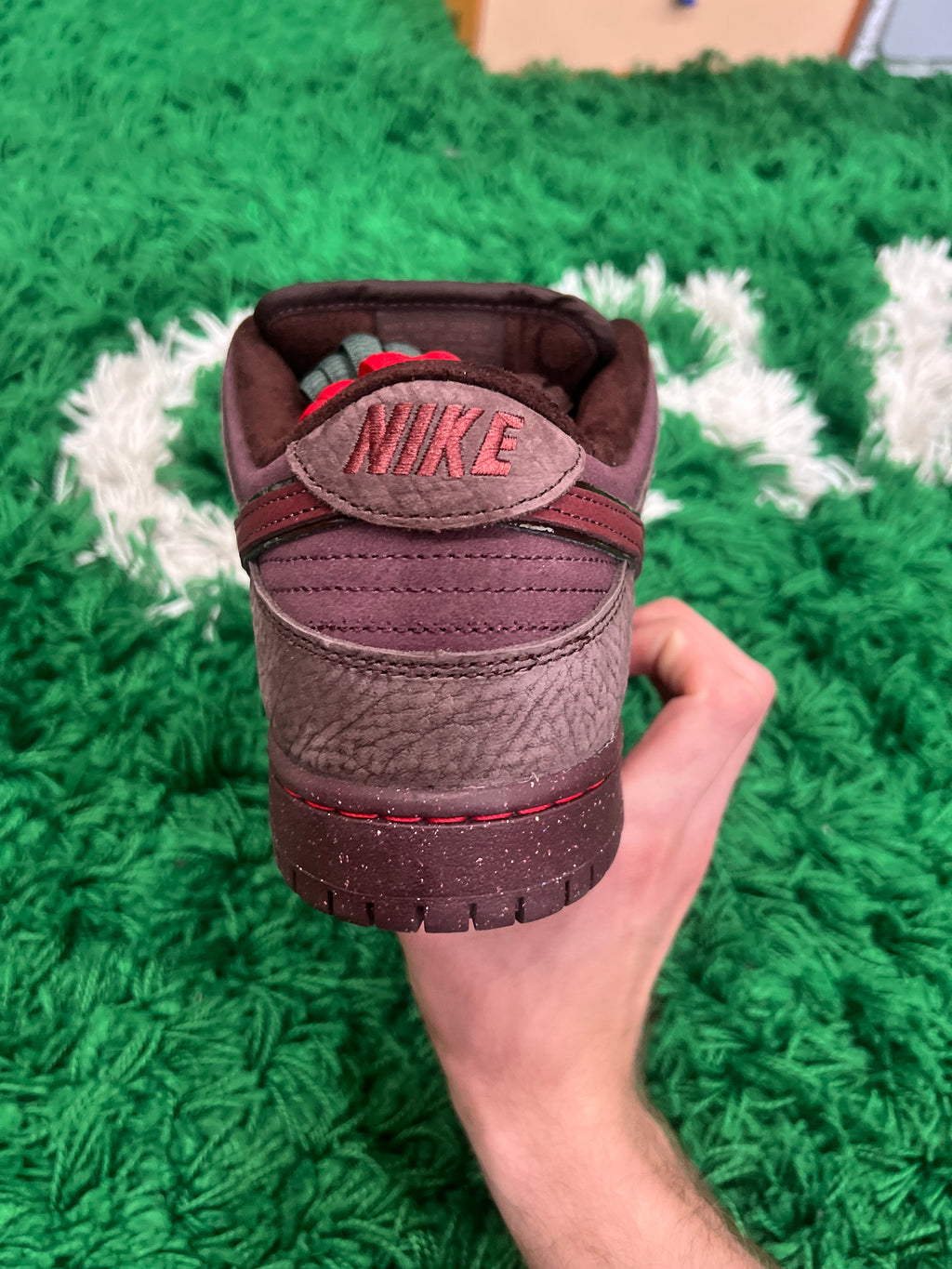 Nike SB Dunk Low City of Love Burgundy Crush (Preowned 11M)