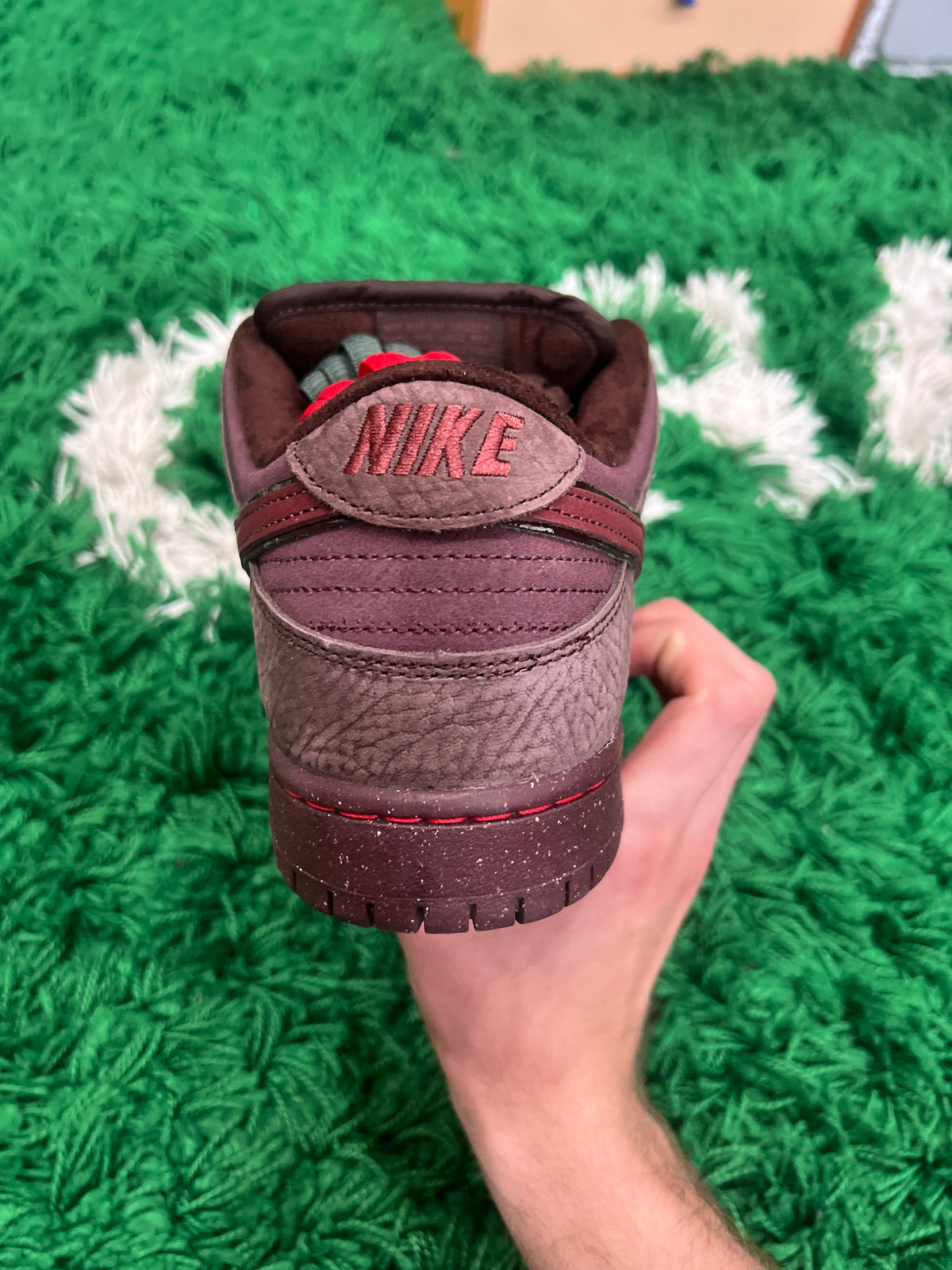 Nike SB Dunk Low City of Love Burgundy Crush (Preowned 11M)