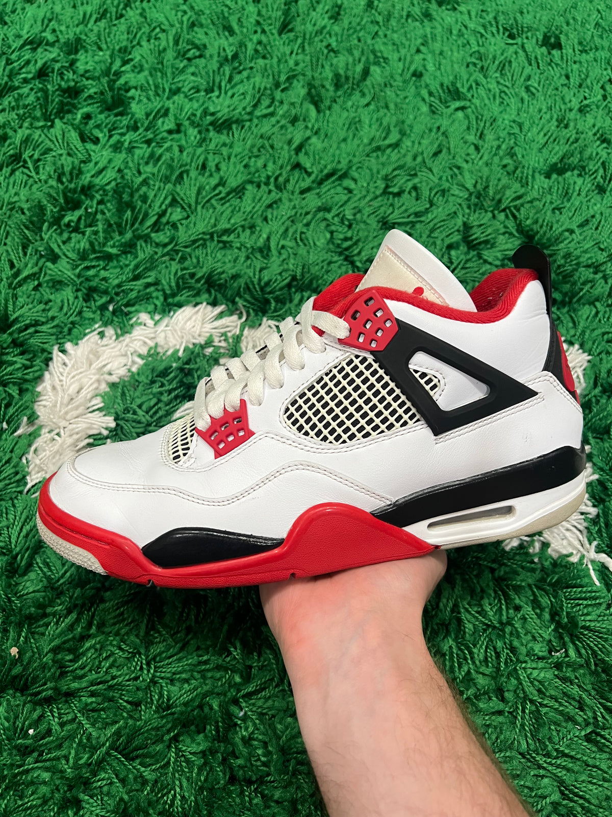 Jordan 4 Fire Red (2020) (Preowned 9.5M)