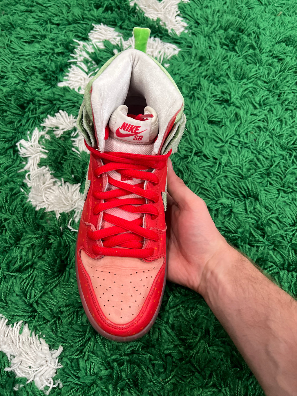 Nike SB Dunk High Strawberry Cough (Preowned 8.5M)