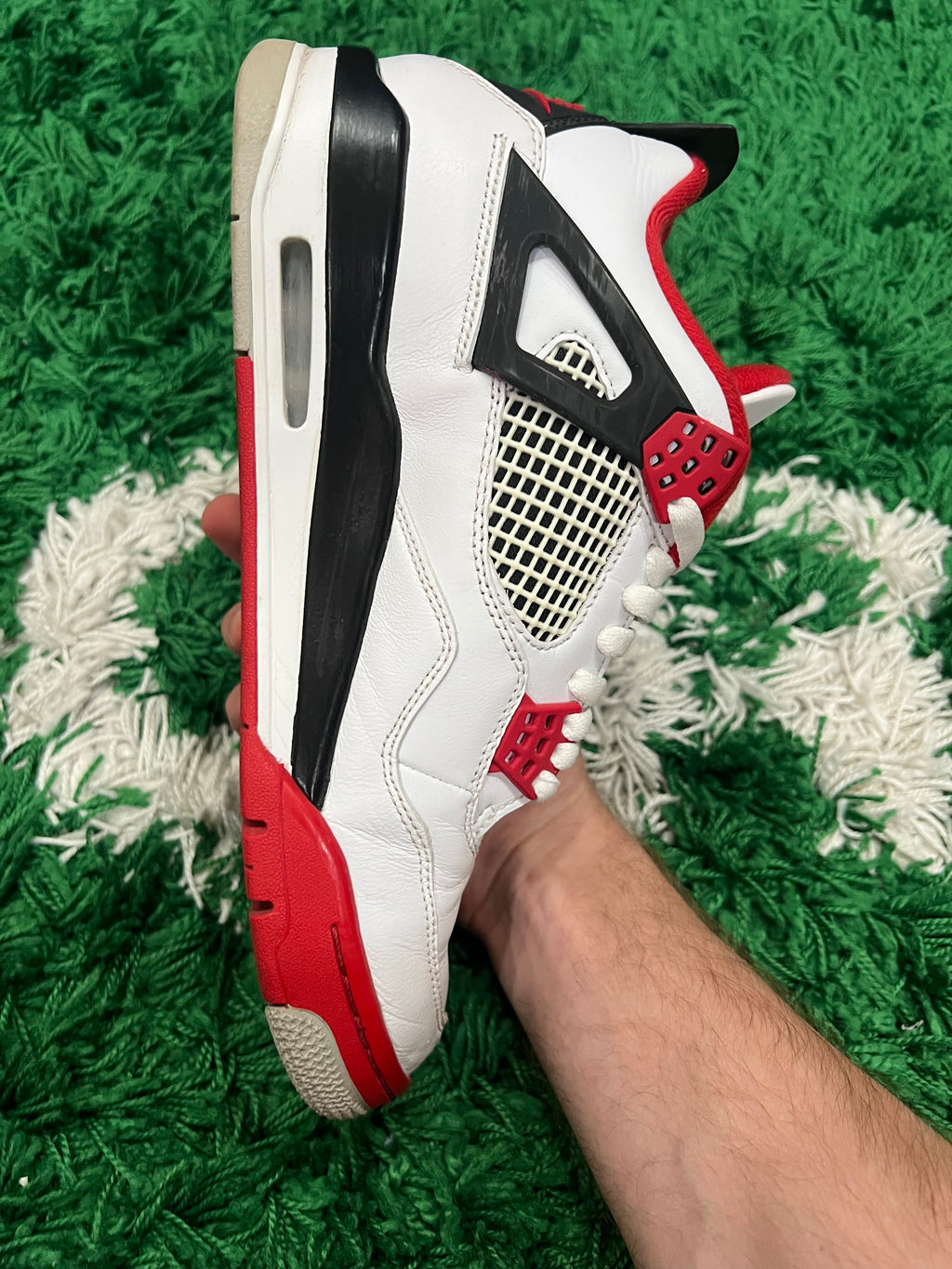 Jordan 4 Fire Red (2020) (Preowned 9.5M)