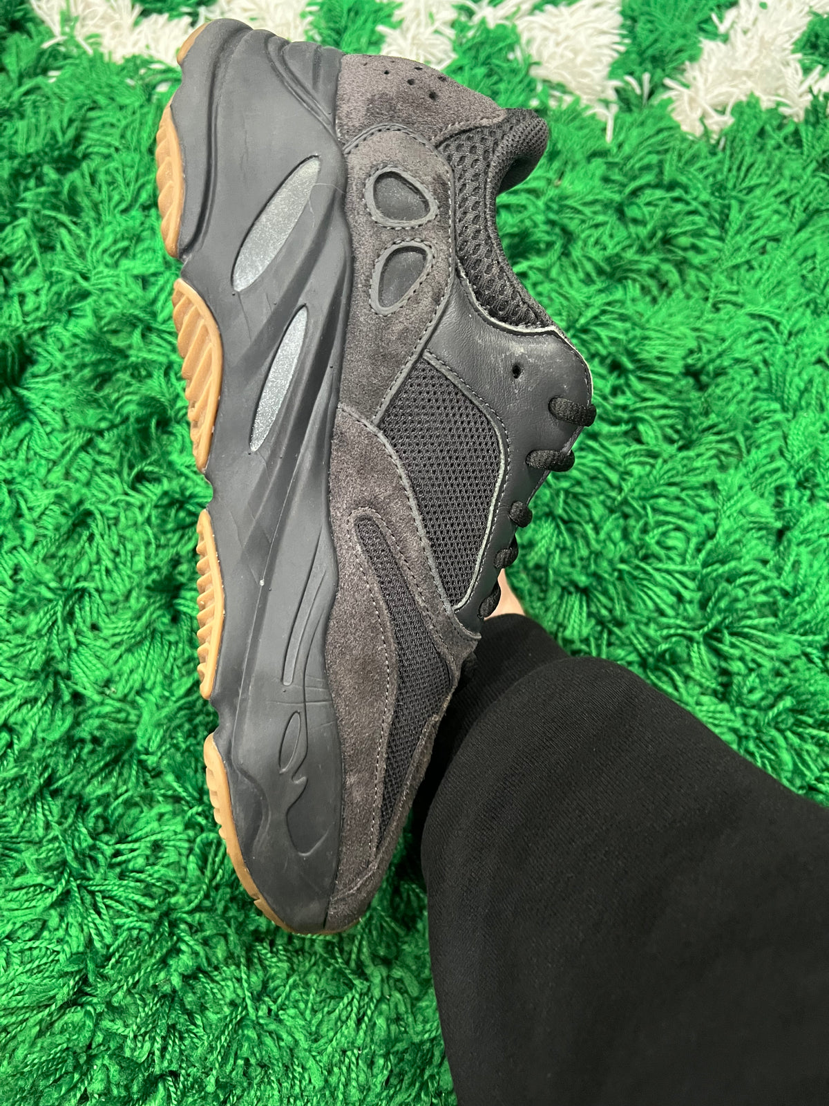 Adidas Yeezy 700 Utility Black (Preowned 9M)