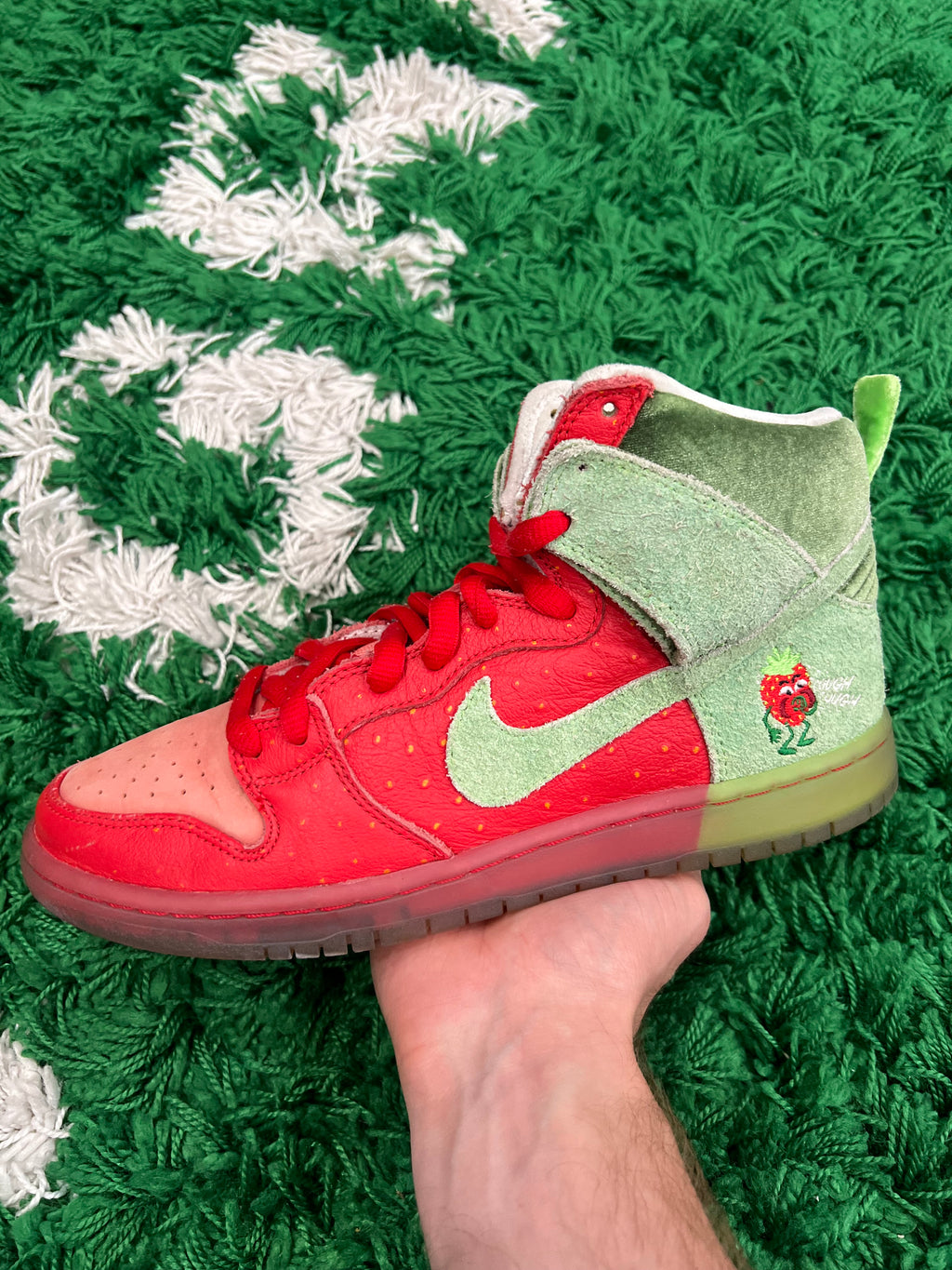 Nike SB Dunk High Strawberry Cough (Preowned 8.5M)