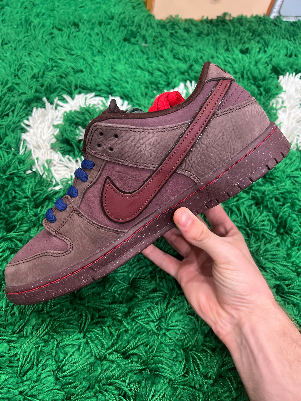 Nike SB Dunk Low City of Love Burgundy Crush (Preowned 11M)