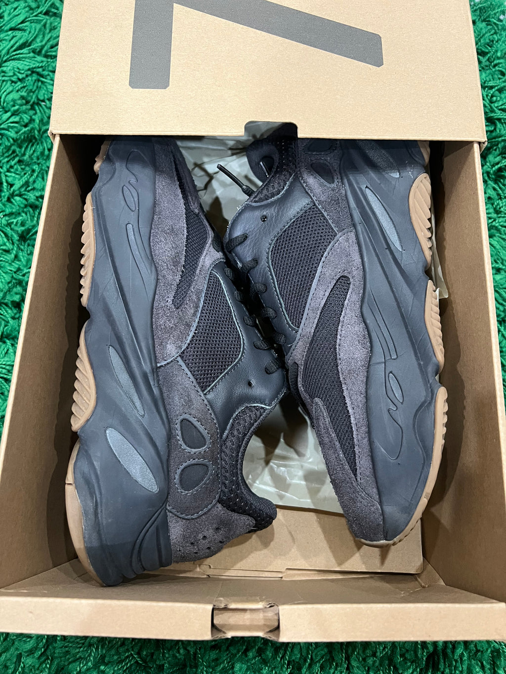 Adidas Yeezy 700 Utility Black (Preowned 9M)
