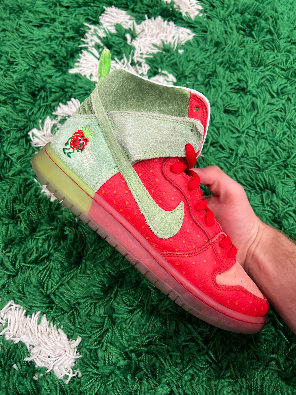 Nike SB Dunk High Strawberry Cough (Preowned 8.5M)