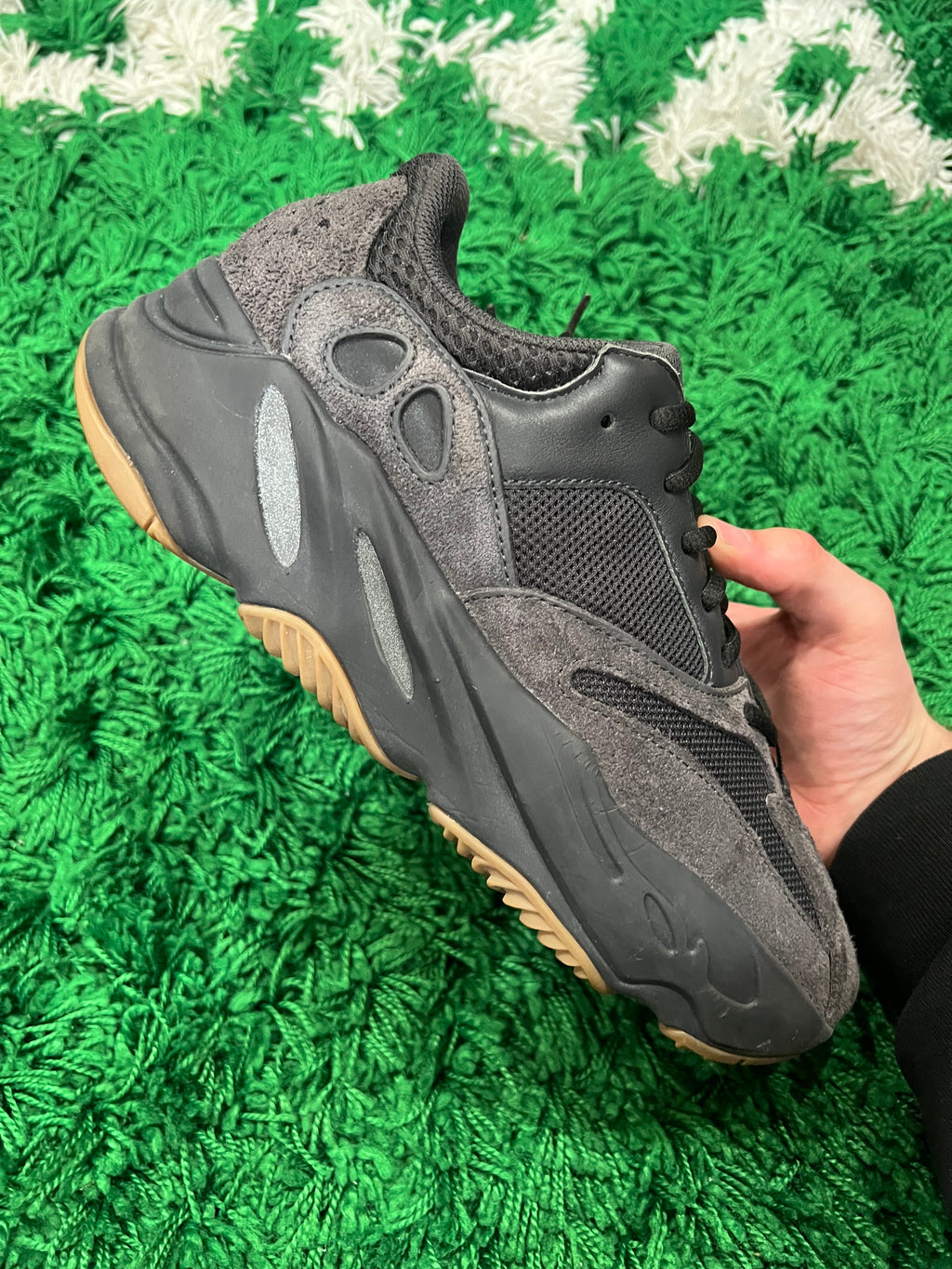Adidas Yeezy 700 Utility Black (Preowned 9M)