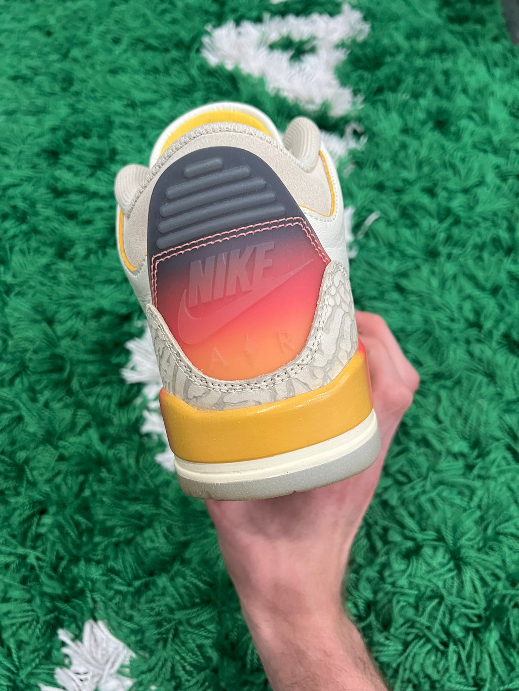 Jordan 3 J Balvin Medellin Sunset (Preowned 8M)
