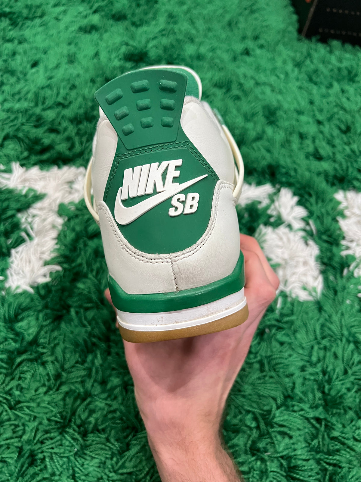 Jordan 4 SB Pine Green (Preowned 8.5M)