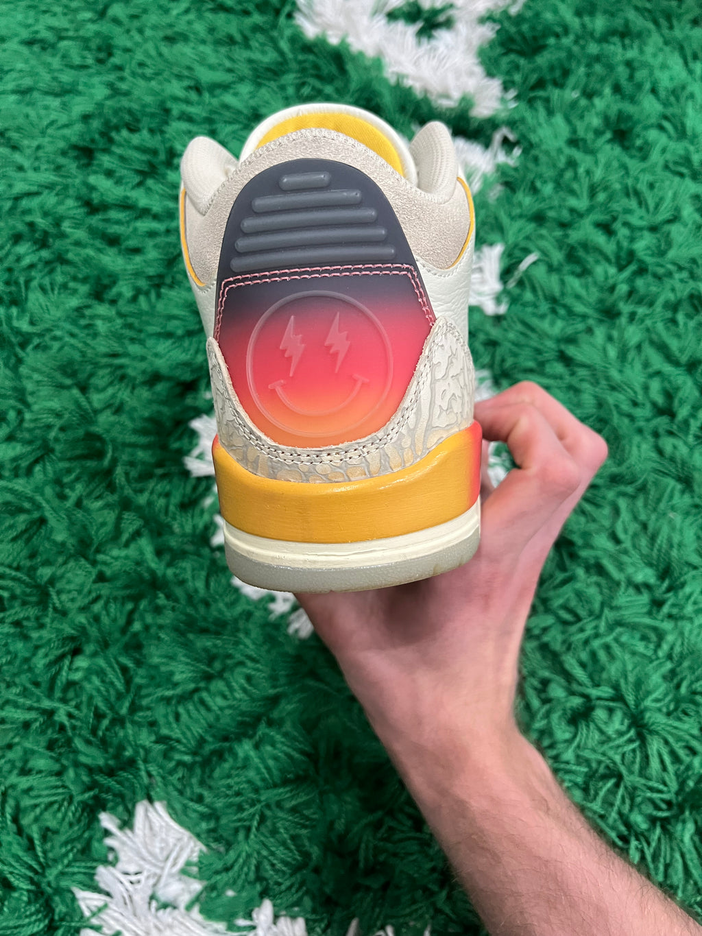 Jordan 3 J Balvin Medellin Sunset (Preowned 8M)