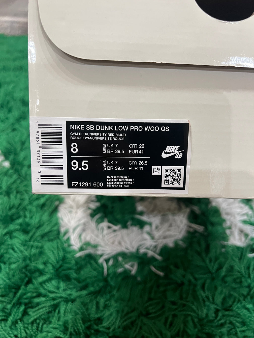 Nike SB Dunk Low The Wizard of Oz Poppy Field (Preowned 8M)