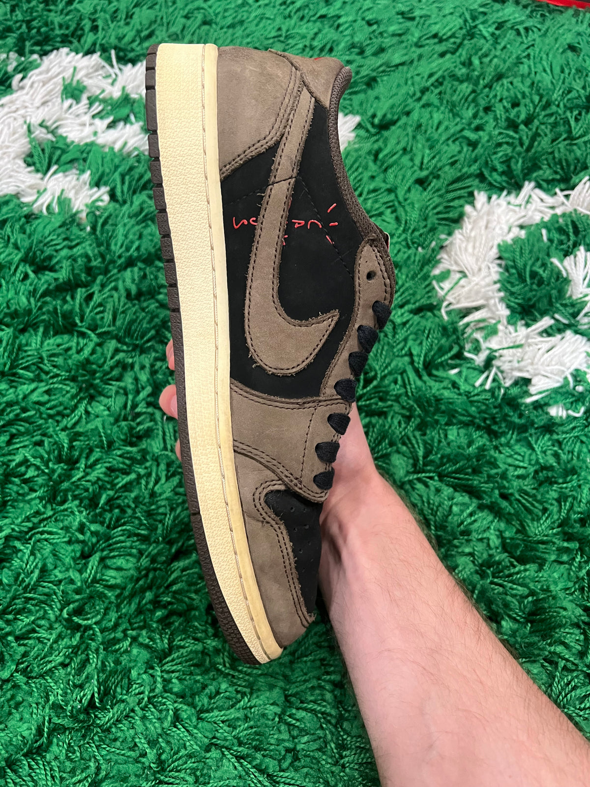 Jordan 1 Low Travis Scott Mocha (Pre-Owned Size 9.5M)