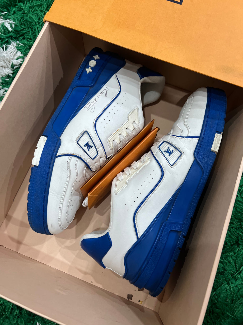 Louis Vuitton Trainer White Blue Signature (Preowned 9M)
