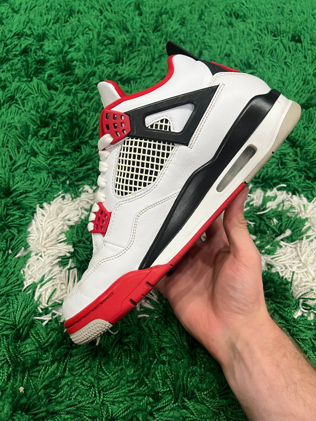 Jordan 4 Fire Red (2020) (Preowned 9.5M)