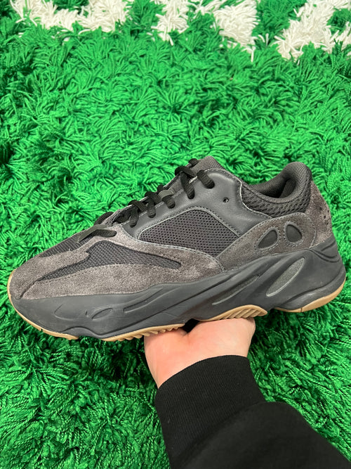 Adidas Yeezy 700 Utility Black (Preowned 9M)